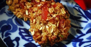 6_quinoa-apricot-and-nut-clusters
